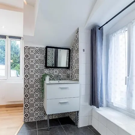 Apartment The Parisian Charm Near